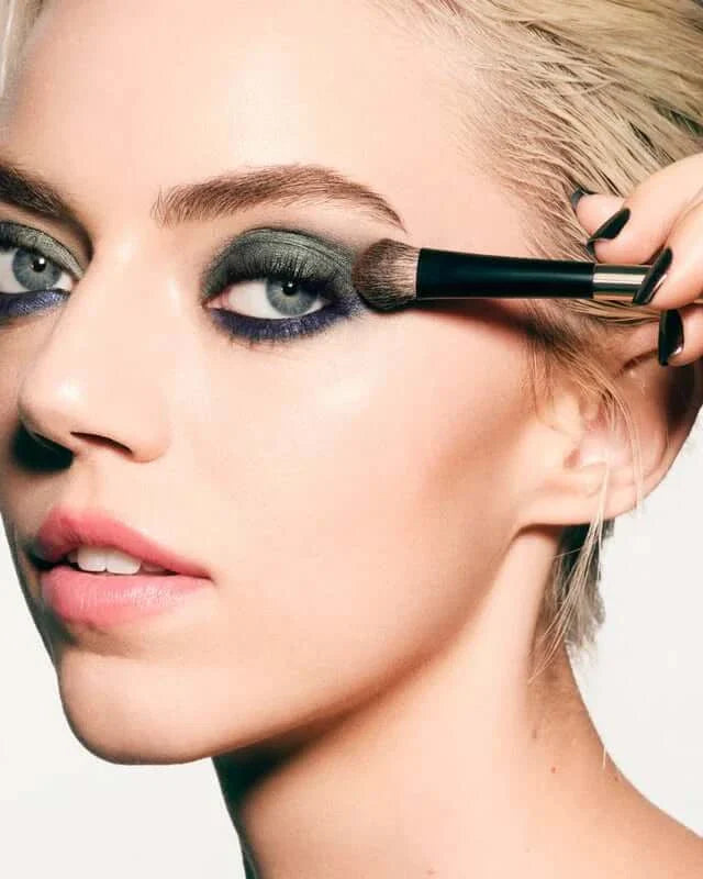 🎨💫 Multicolor Metallic Eyeshadow – Buildable. shimmering metallic eyeshadow